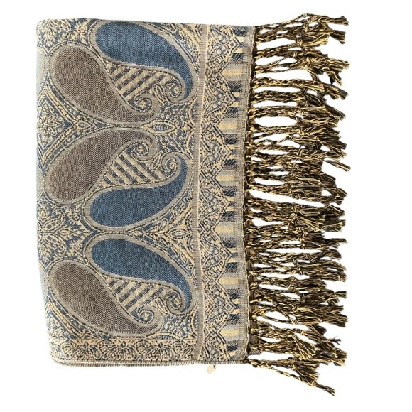 Women's Shawl. Made in Italy. - Picture 4 of 4